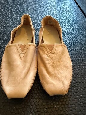 Toms Women’s Slip-On Flats in Light Tan Faux Leather/Suede
